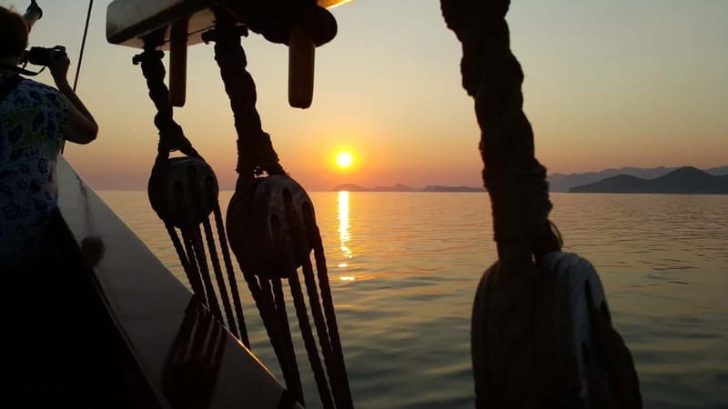 Dubrovnik: Panoramic Sunset Cruise-Karaka Ship (Adult Only) - Key points before you book