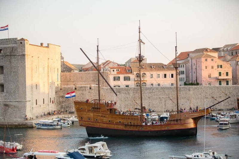 Dubrovnik: Panoramic Sunset Cruise-Karaka Ship (Adult Only) - Meeting the Karaka in Dubrovnik harbor