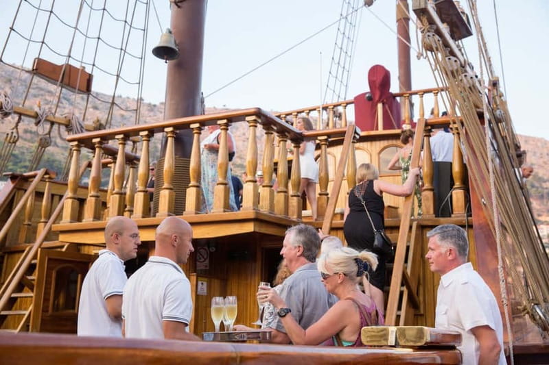 Dubrovnik: Panoramic Sunset Cruise-Karaka Ship (Adult Only) - Golden hour on the Adriatic