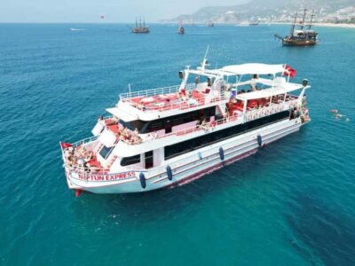 Boat Tour with Unlimited Soft Drinks and Lunch