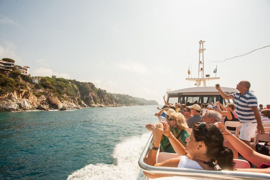 From Barcelona: Costa Brava Day Tour with Boat Trip - Lloret de Mar: Beach Views and St. Roma