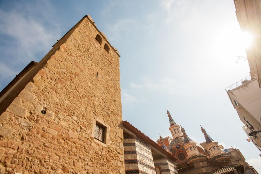 From Barcelona: Costa Brava Day Tour with Boat Trip - Arriving in Tossa de Mar