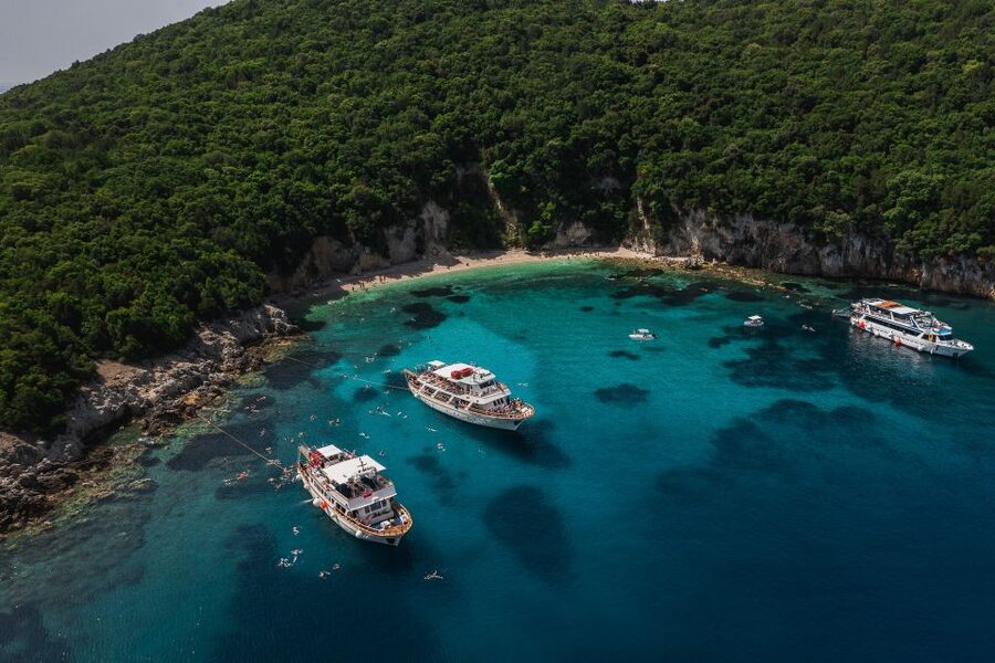 From Benitses/Lefkimmi: Blue Lagoon & Papanikolis Cruise - The Boat Ride and the Crowding Problem