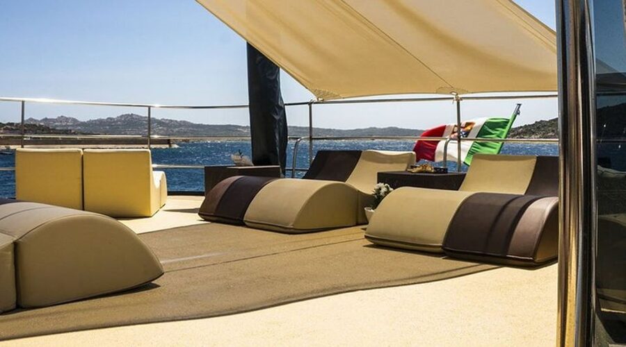 From Cannigione: La Maddalena Archipelago Boat Trip - La Maddalena town in one useful hour