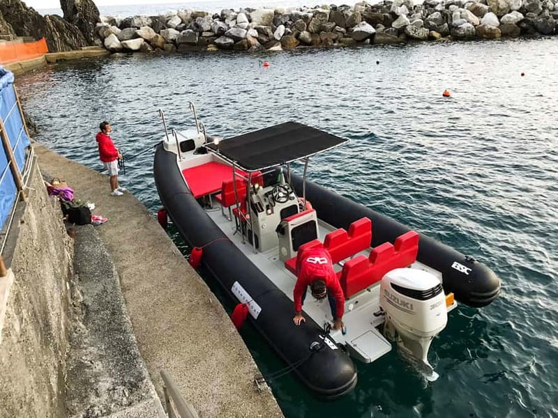 From La Spezia: Cinque Terre Boat Tour - Boat comfort, group size, and the missing bathroom