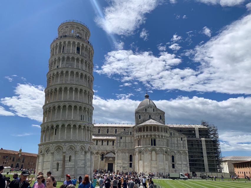 From La Spezia: Round-Trip to Pisa Cruise Shore Excursion - Meeting your guide outside La Spezia cruise terminal