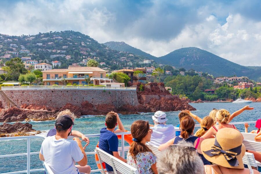 From Mandelieu: Corniche d'Or Sightseeing Cruise with Guide - Who should book this cruise?