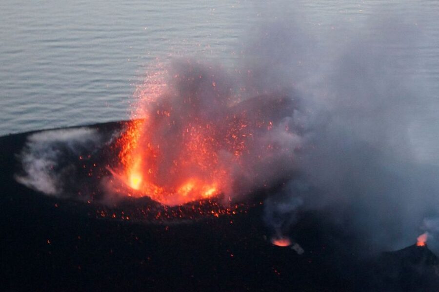 From Milazzo: Panarea and Stromboli Boat Trip by Night - Starting at Via dei Mille in Milazzo