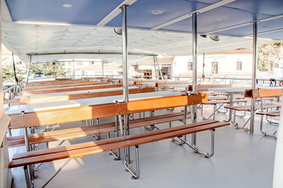 From Santa Teresa Gallura: La Maddalena Full-Day Boat Tour - Boat comfort, crowds, and the real group experience