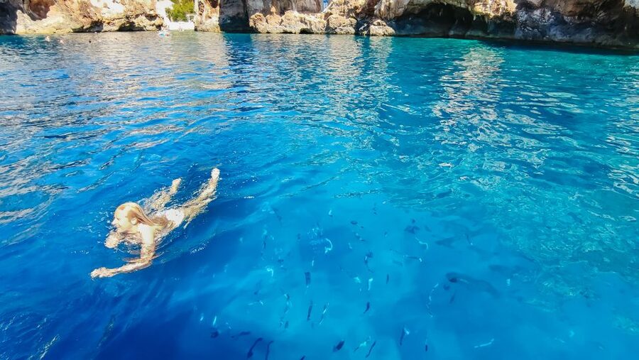 From Split: Blue Cave & 5 Islands with Vis & Hvar Boat Tour - Why this one-day island route works