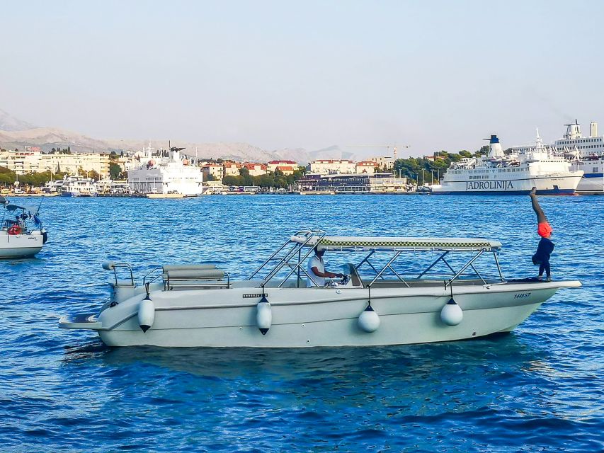 From Split: Blue Cave & 5 Islands with Vis & Hvar Boat Tour - Komiža on Vis: an hour with a fishing-village feel