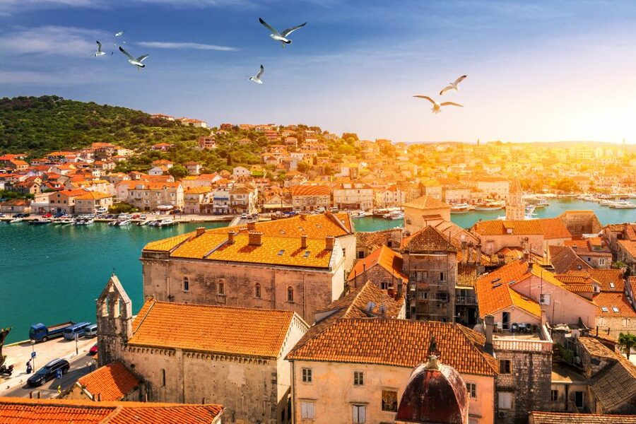 From Split: Blue Lagoon and Trogir Half-Day Speedboat Tour - Trogir: one hour in a stone-built old town