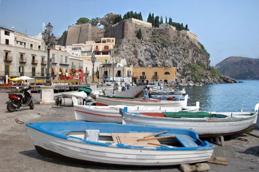 From Taormina: Lipari and Vulcano Mini Cruise Aeolian Tour - The boat ride across the Tyrrhenian Sea