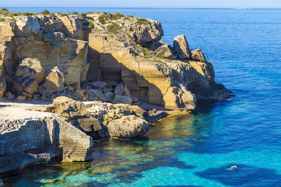 From Trapani: Cruise to Favignana and Levanzo with lunch - Levanzo: a small port with a different mood