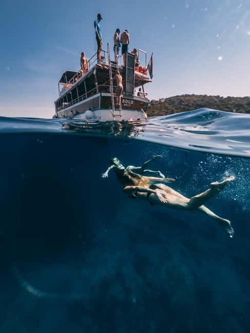 From Trogir: Blue Lagoon & Šolta Cruise with Lunch & Drinks - A traditional lunch with drinks included