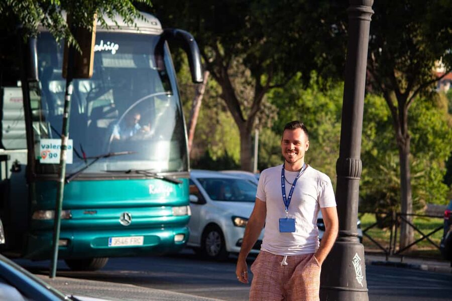 From Valencia: Cueva de Sant Josep Boat Tour with Guide - Getting ready for the cave entrance