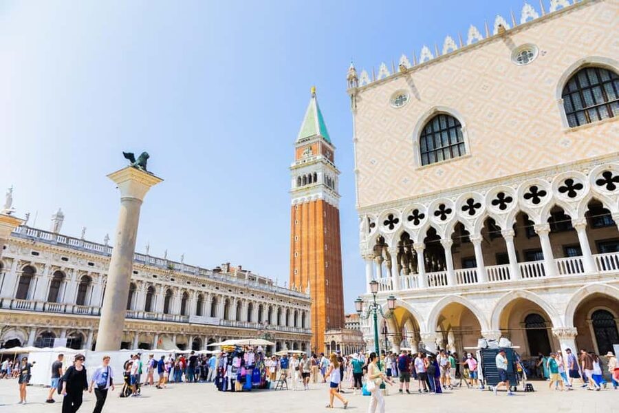 From Venice: Murano and Burano Half-Day Island Tour by Boat - How the guides shape the experience