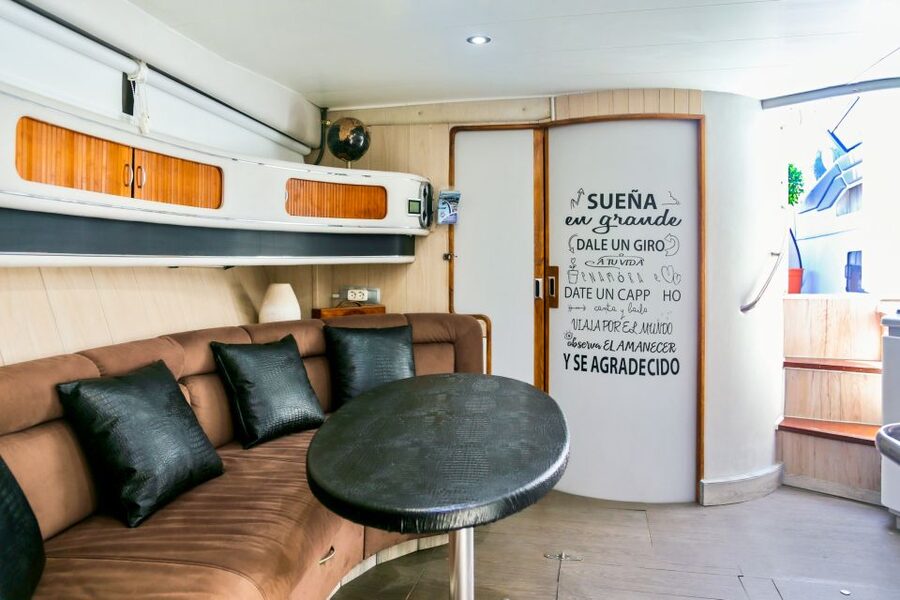 Fuengirola: Dolphin Watching by Yacht with Snacks and Drinks - Coastal views from Calaburras lighthouse to Torrequebrada Beach