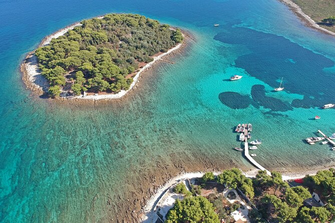 Half Day Speedboat Tour to Three Islands from Trogir - One Quiet Hour in Maslinica