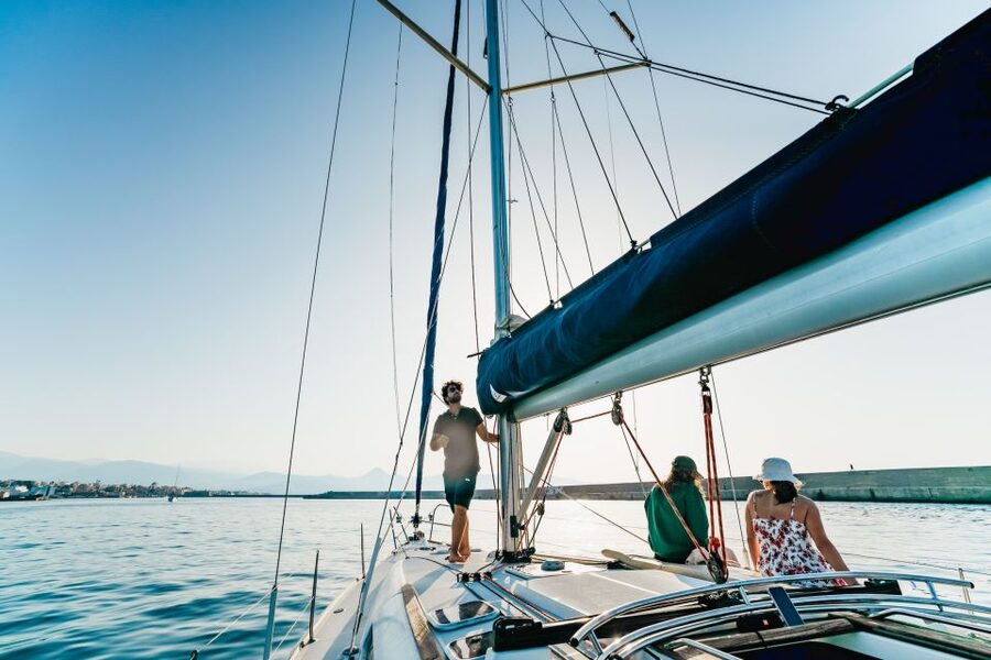 Heraklion: Sailboat Cruise to Dia Island with Drinks & Lunch - Lunch, fruit, and drinks on the yacht