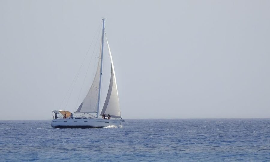 Heraklion: Sailing Cruise to Dia Island with Drinks and Meal - Who should book this Dia Island cruise?