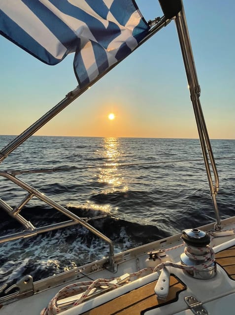 Heraklion: Sailing Cruise to Dia Island with Drinks and Meal - Crew service and the social side of the boat