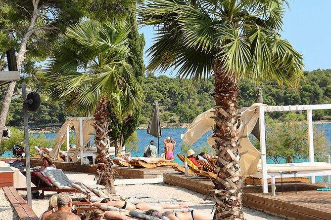 Hvar, Brač & Pakleni islands cruise with lunch & drinks from Split & Trogir - The boat, the crew, and the crowd