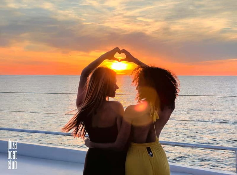 Ibiza: Formentera Sunset Boat Part with Drinks and Food - Boarding at Playa d’en Bossa