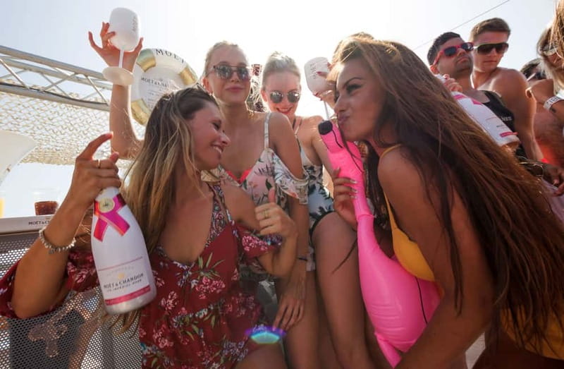 Ibiza: Half Day Pass at Ibiza Boat Club with Brunch & Drinks - Brunch with Ibiza flavors