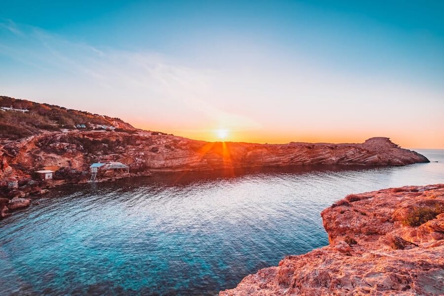 Ibiza: Midday or Sunset Sailing with Snacks and Open Bar - Food, drinks, and the onboard atmosphere
