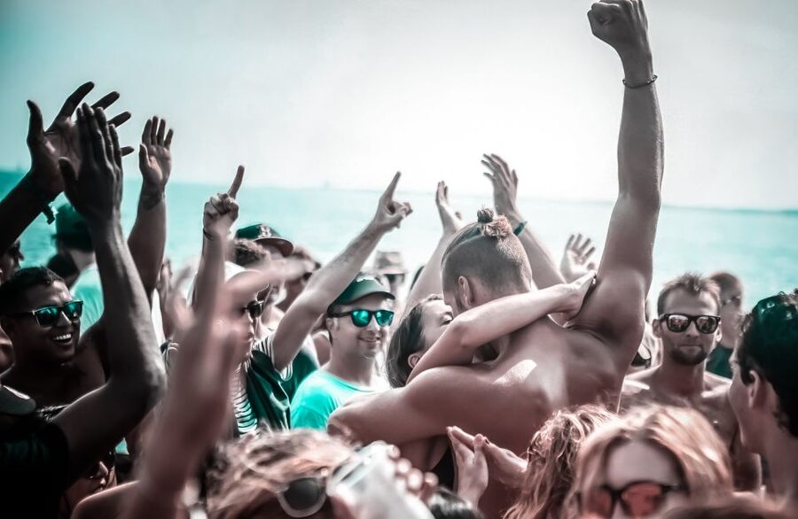 Ibiza: Sunset Boat Party at Ibiza Boat Club with Open Bar - Who Will Enjoy This Most?