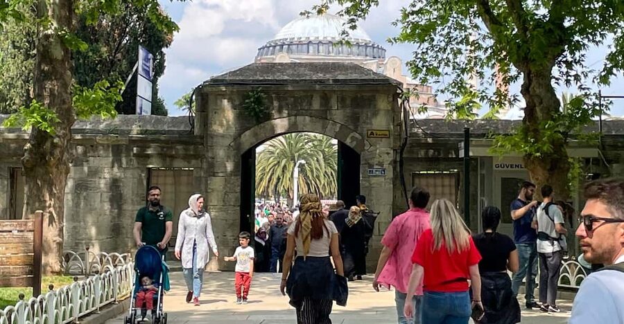 Istanbul: Basilica, Hagia Sophia, Blue Mosque Tour & Cruise - The Hippodrome sets the scene