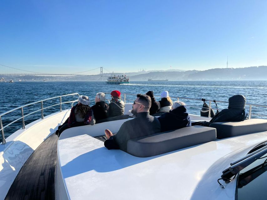 Istanbul: Bosphorus Cruise with Stopover on the Asian Side - The European shore: palaces, mosques, and fashionable districts