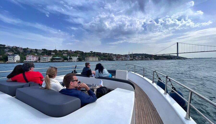 Istanbul: Bosphorus Cruise with Stopover on the Asian Side - Rumeli Fortress and the upper Bosphorus