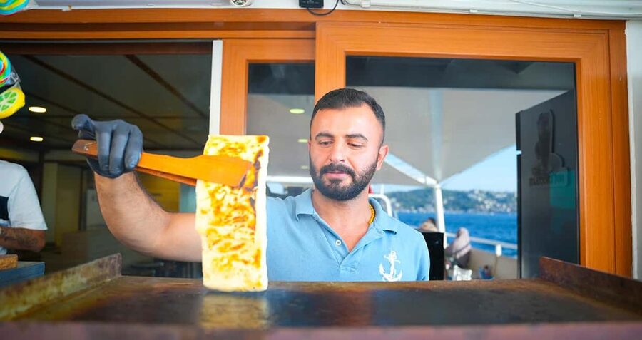 Istanbul: Bosphorus & Golden Horn Cruise Daytime or Sunset - Why a boat ride helps you understand Istanbul