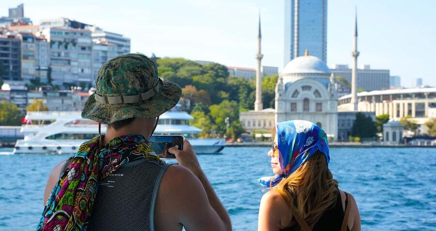 Istanbul: Bosphorus & Golden Horn Cruise Daytime or Sunset - Palaces, mosques, and fortress walls from the water