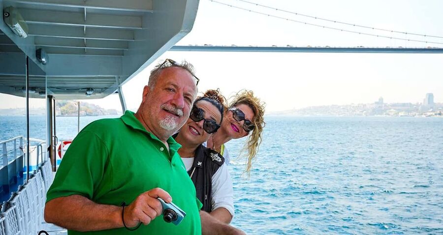 Istanbul: Bosphorus & Golden Horn Cruise Daytime or Sunset - What the boat is really like