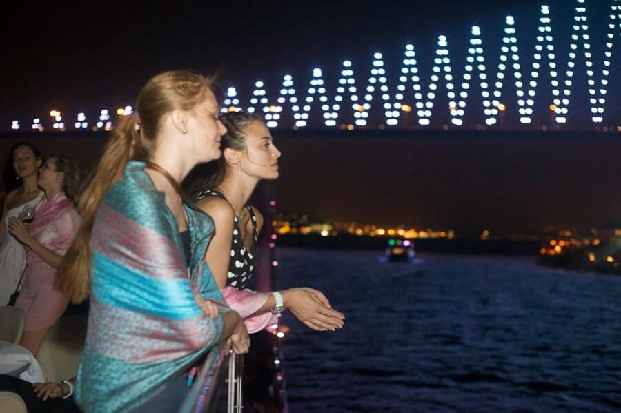 Istanbul: Bosphorus Night Dinner Cruise with Private Table - Drinks: read the option carefully