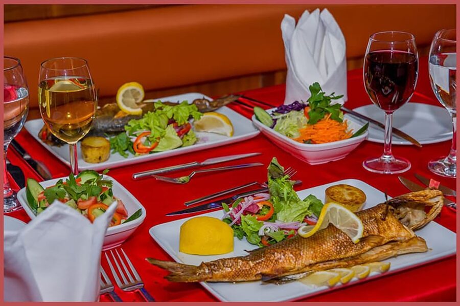 Istanbul: Bosphorus Night Dinner Cruise with Private Table - Service, pacing, and comfort