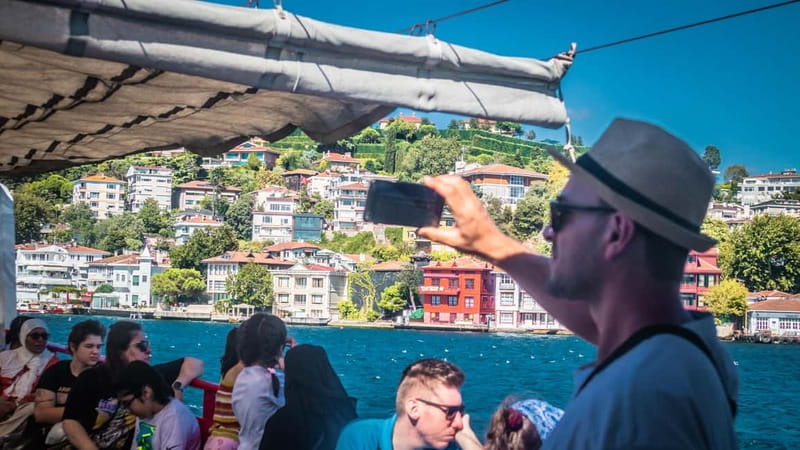 Istanbul: Bosphorus Sightseeing Cruise Tour with Audio Guide - Anadolu Hisarı to Beylerbeyi Palace