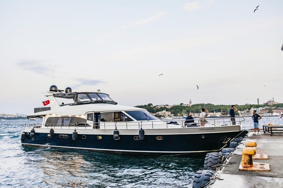 Istanbul: Bosphorus Sunset Cruise on a Luxury Yacht - Five things to know before you book