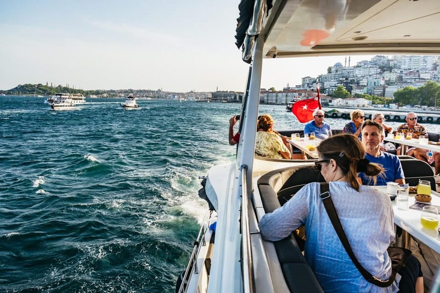 Istanbul: Bosphorus Sunset Cruise on a Luxury Yacht - Why a sunset cruise works so well in Istanbul