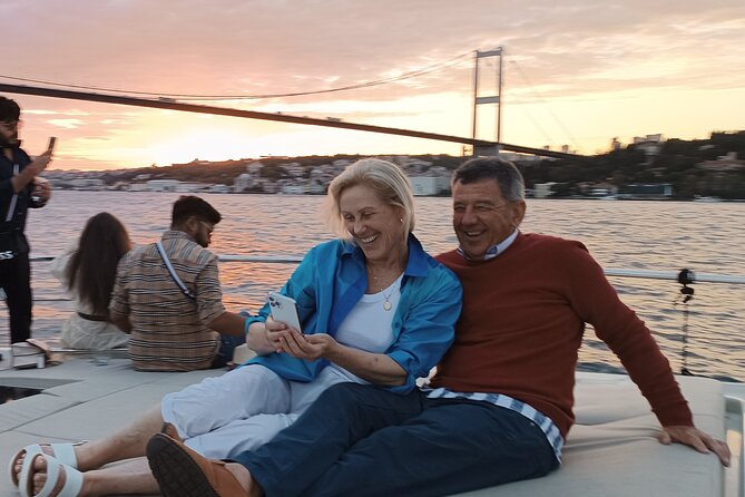 Istanbul Bosphorus Sunset Cruise on Luxury Yacht - Kuleli, Beylerbeyi, Üsküdar, and the Maiden’s Tower