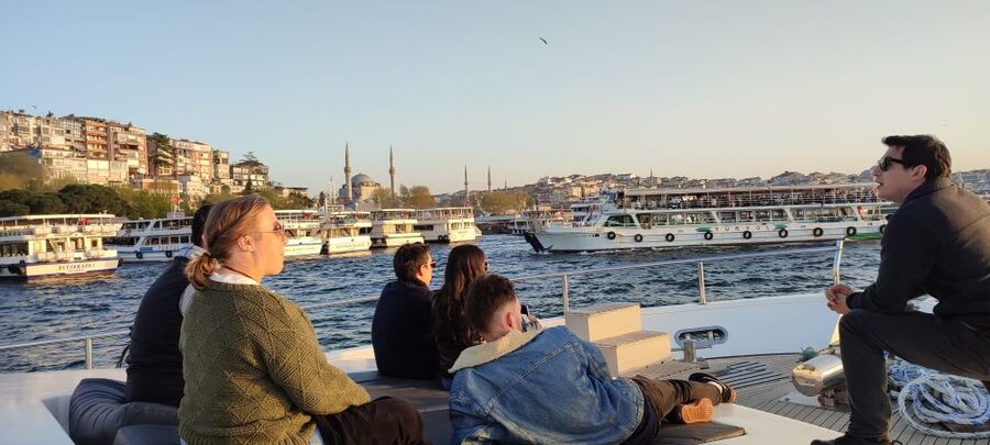 Istanbul: Bosphorus Sunset Cruise on Yacht with Live Guide - Five Things That Make This Cruise Worth Your Evening