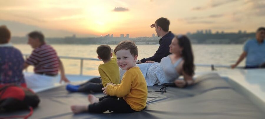 Istanbul: Bosphorus Sunset Cruise on Yacht with Live Guide - Boarding at Kabataş Square