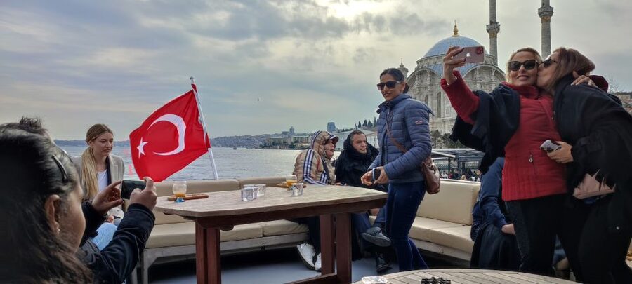 Istanbul: Bosphorus Sunset Cruise on Yacht with Live Guide - Rumeli Fortress and the Second Bridge