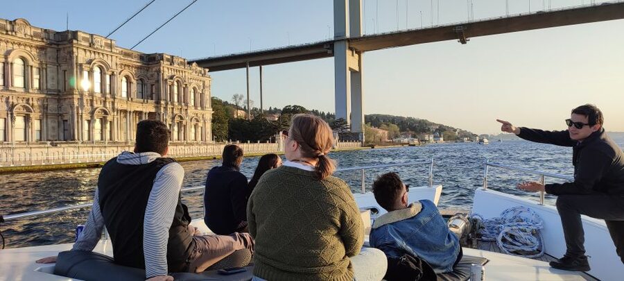 Istanbul: Bosphorus Sunset Cruise on Yacht with Live Guide - Maiden’s Tower at Sunset