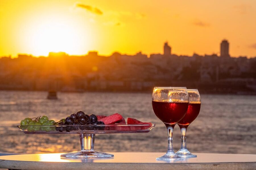 Istanbul: Bosphorus Sunset Cruise with Drinks & Snack - Çırağan Palace, Ortaköy Mosque, and the bridges