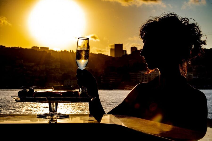 Istanbul: Bosphorus Sunset Cruise with Drinks & Snack - Beylerbeyi Palace and the Asian shore