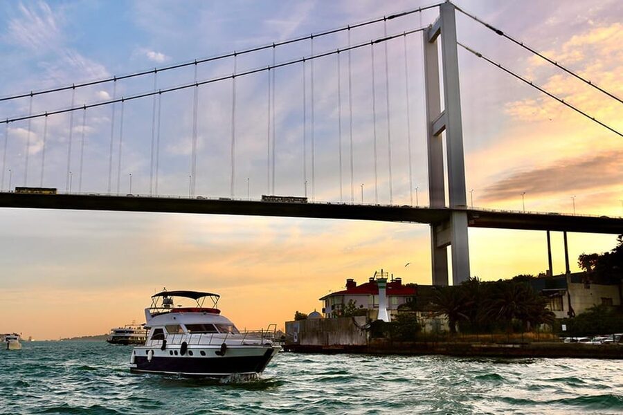 Istanbul: Bosphorus Yacht Cruise at Sunset with Snacks - Dolmabahce Palace In The Evening Light